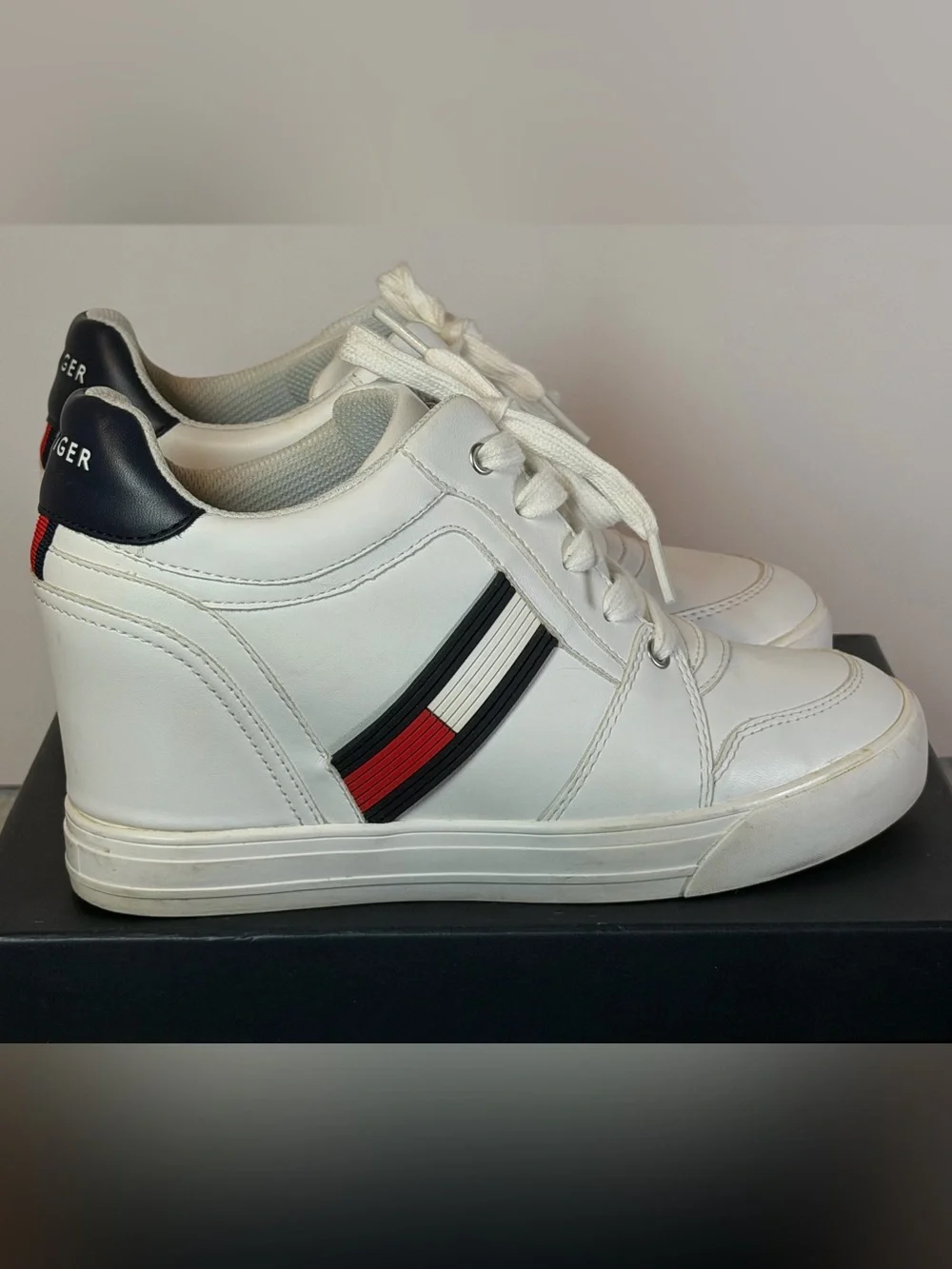 Tommy Hilfiger Delsia Hidden Wedge Sneakers – White Multi | Women’s US 9M w/box